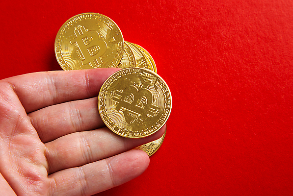 포토 JPG 해외이미지 돈 인터넷 비즈니스 사람없음 금융 경제 빛 디지털 동전 웹 잡기 그물 시장 황금 암호 발굴 심볼 무역 전자 가치 토막 페니 가상 해외포토 산업 모션 재산 파일형식 이미지허브