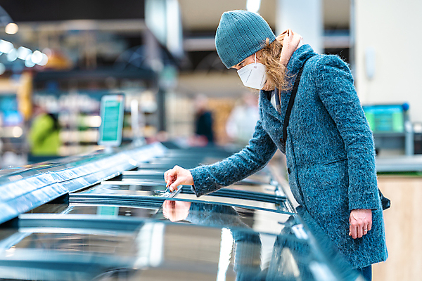 포토 JPG 해외이미지 라이프스타일 잡화 음식 채소 비즈니스 부분 유리 선반 실내 건강 종류 육류 한명 사람 내부 옆모습 상자 세일 문 상점 추위 신선 시장 구매 상품 플라스틱 오브젝트 준비 통로 상업 날것 냉장고 팩 패키지 수납 소매 슈퍼마켓 냉동고 식료품점 줄서기 해외포토 1 뷰포인트 가구 식재료 모션 재질 생활 쇼핑 화장품 가전제품 파일형식 이미지허브