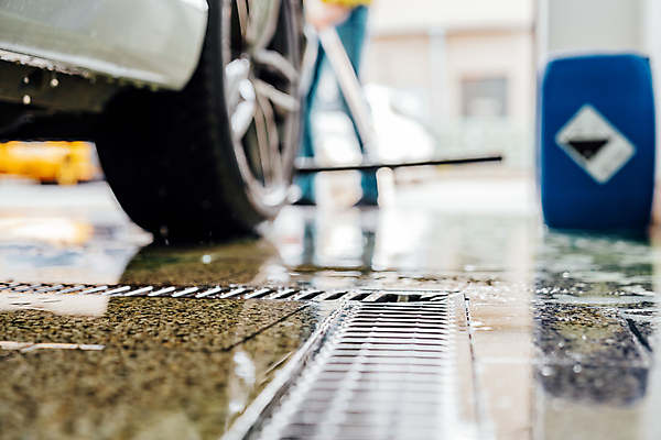 포토 JPG 해외이미지 자동차 바닥 실내 사람없음 아웃포커스 씻기 타이어 세차 물청소 해외포토 육상교통 촬영기법 내부 청결 청소 파일형식 이미지허브