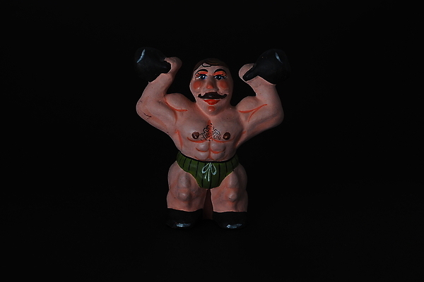 포토 JPG 해외이미지 스포츠 검은배경 근육 건강 선물 미술 사람없음 장식 장난감 힘 미니어처 도자기 몸무게 수집 그네 흰배경 기념품 백자 운동가 해외포토 백그라운드 문화예술 모형 검은색 흰색 오브젝트 파일형식 이미지허브