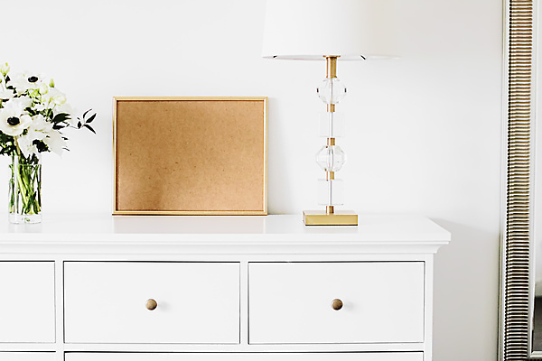 포토 JPG 해외이미지 꽃 액자 실내 사람없음 인테리어 꽃병 스탠드 서랍장 목업 수면등 해외포토 식물 디자인 가구 조명 내부 파일형식 이미지허브