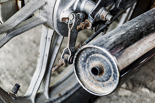 포토 JPG 해외이미지 디자인 도로 스포츠 여행 백그라운드 부분 교통시설 거리 사람없음 빛 운동 금속 자전거 검은색 힘 장비 운전 스쿠터 오토바이 흰색 바퀴 클래식 승차 브레이크 묘사 오브젝트 속도 복고 순환 타이어 엔진 모터 배기가스 옛날 철강 스타일 해외포토 길 컬러 교통 컨셉 모션 재질 건강 바이크 시설 파일형식 이미지허브