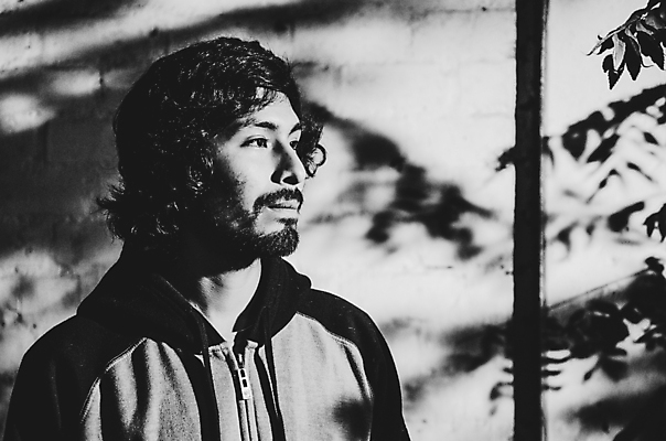 포토 JPG 해외이미지 백인 모델 응시 남자 얼굴 백그라운드 셔츠 비즈니스 CEO 성공 수염 그림자 한명 사람 성인 파란색 머리 유행 카메라 어둠 회색 자신감 피부 어깨 고민 덩어리 심각 힙스터 카피스페이스 해외포토 서양인 직업 1 시선 패션 감정 컬러 컨셉 상의 신체부위 전자제품 공백 파일형식 이미지허브