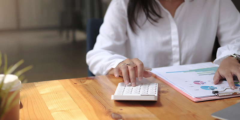 포토 JPG 해외이미지 직업 손 종이 백그라운드 컨셉 비즈니스 그래프 사람 사람없음 금융 경제 노트북 컴퓨터 사무실 자료 계산기 작업 비즈니스맨 수학 계산 계획 책상 분석 보고서 경영자 문서 투자 회계 계좌 관리자 세금 수입 예산 프로젝트 회계사 해외포토 남자 가구 교과목 문구용품 신체부위 전자제품 장비 직장인 리더 파일형식 이미지허브