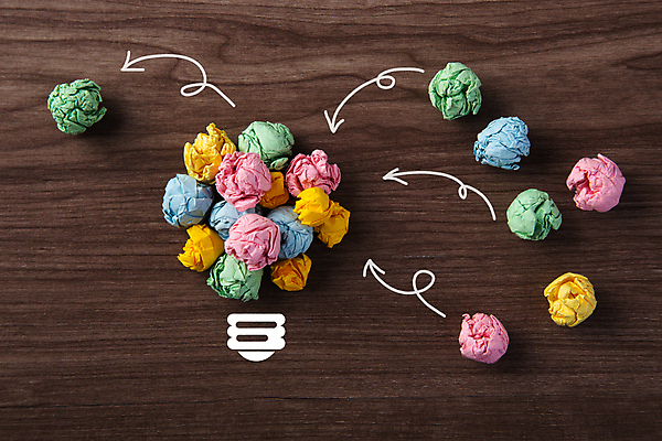 포토 JPG 해외이미지 화살표 아이디어 실내 사람없음 오브젝트 전구모양 종이뭉치 나무배경 해외포토 모양 종이 백그라운드 컨셉 전구 내부 뭉치 파일형식 이미지허브