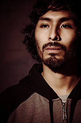 포토 JPG 해외이미지 백인 모델 응시 남자 얼굴 백그라운드 셔츠 비즈니스 CEO 성공 수염 그림자 한명 사람 성인 파란색 머리 유행 카메라 어둠 회색 자신감 피부 어깨 고민 덩어리 심각 힙스터 카피스페이스 해외포토 서양인 직업 1 시선 패션 감정 컬러 컨셉 상의 신체부위 전자제품 공백 파일형식 이미지허브