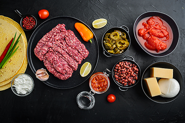 포토 JPG 해외이미지 전통 음식 채소 재료 검은배경 치즈 샌드위치 건강 육류 옥수수 요리 사람없음 식사 치킨 신선 살사소스 핸드메이드 해외포토 백그라운드 식재료 유제품 곡류 검은색 소스_음식 닭고기요리 파일형식 이미지허브