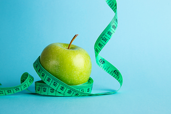 포토 JPG 해외이미지 모양 라이프스타일 음식 컨셉 다이어트 과일 줄자 건강 사람없음 초록색 운동 사과 몸무게 비만 날씬함 측정 칼로리 계량기 내추럴 돌봄 분실 얇은 적자 제어 해외포토 컬러 모션 자 생활 몸매 파일형식 이미지허브