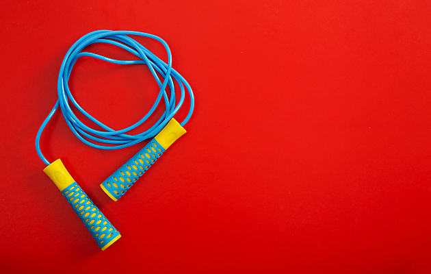 포토 JPG 해외이미지 실내 사람없음 오브젝트 줄넘기 빨간배경 카피스페이스 해외포토 백그라운드 내부 빨간색 운동 공백 파일형식 이미지허브