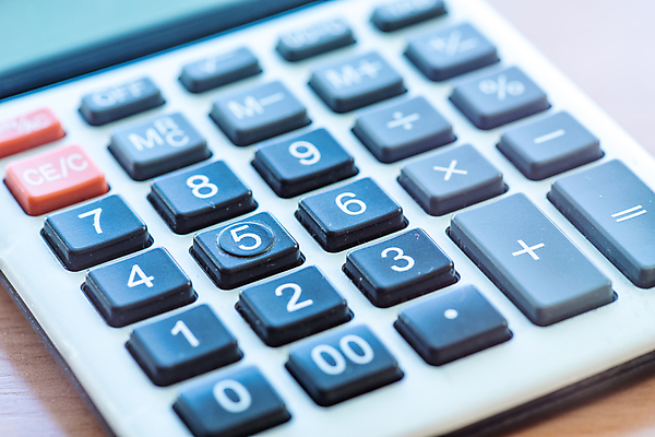 포토 JPG 해외이미지 직업 손 컨셉 돈 회사 비즈니스 통계 탁자 성공 설계 주택 직장 사람없음 금융 경제 사무실 펜 저축 계산기 업무 계산 책상 보고서 투자 회계 세금 수입 예산 경제학 회계사 카피스페이스 해외포토 교육 가구 문구용품 건물 신체부위 필기구 공백 장비 작업 재산 파일형식 이미지허브