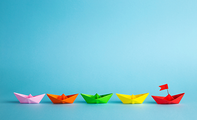 포토 JPG 해외이미지 하늘색 협력 항해 사람없음 깃발 오브젝트 리더 종이배 일렬 출항 행진 해외포토 배_교통 모션 파란색 종이접기 파일형식 이미지허브