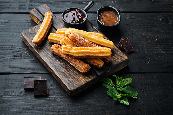 포토 JPG 해외이미지 그릇 사람없음 초콜릿 튀김 달콤 설탕 허브 꿀 나무도마 츄러스 나무배경 해외포토 식물 식기 음식 백그라운드 디저트 도마 목재 맛 파일형식 이미지허브