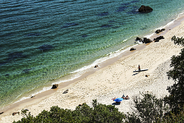 포토 JPG 해외이미지 계절 유럽 모래 파도 바다 섬 곡선 교통시설 자연 하늘 휴가 사람 풍경 사람없음 야외 가로 물 여름 파란색 하이앵글 태양 맑음 침묵 고요 봄 만 분위기 포르투갈 대서양 리스본 톱질 수평선 해외포토 자연요소 나라 선 뷰포인트 컬러 교통 컨셉 모션 날씨 소리 시설 생태계 파일형식 이미지허브