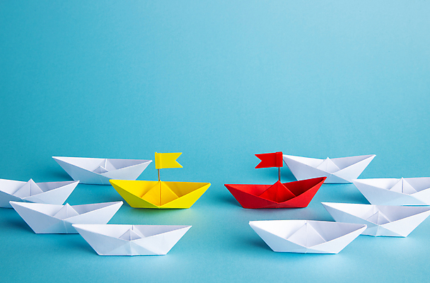 포토 JPG 해외이미지 하늘색 협력 사람없음 경쟁 대립 깃발 오브젝트 리더 종이배 해외포토 컨셉 파란색 종이접기 파일형식 이미지허브