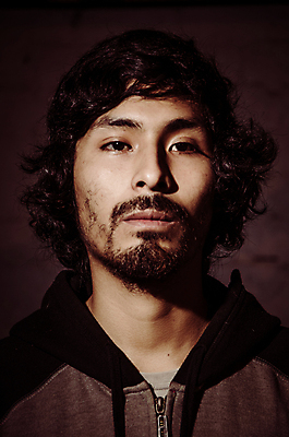 포토 JPG 해외이미지 백인 모델 응시 남자 얼굴 백그라운드 셔츠 비즈니스 CEO 성공 수염 그림자 한명 사람 성인 파란색 머리 유행 카메라 어둠 회색 자신감 피부 어깨 고민 덩어리 심각 힙스터 카피스페이스 해외포토 서양인 직업 1 시선 패션 감정 컬러 컨셉 상의 신체부위 전자제품 공백 파일형식 이미지허브