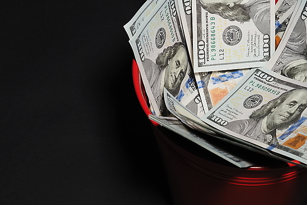 포토 JPG 해외이미지 종이 백그라운드 지폐 돈 사람없음 금융 경제 판매 달러 미국 구매 양동이 심볼 무역 부정부패 해외포토 산업 북아메리카 쇼핑 재산 파일형식 이미지허브