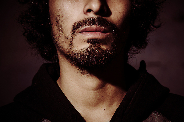 포토 JPG 해외이미지 백인 모델 응시 남자 얼굴 백그라운드 셔츠 비즈니스 CEO 성공 수염 그림자 한명 사람 성인 파란색 머리 유행 카메라 어둠 회색 자신감 피부 어깨 고민 덩어리 심각 힙스터 카피스페이스 해외포토 서양인 직업 1 시선 패션 감정 컬러 컨셉 상의 신체부위 전자제품 공백 파일형식 이미지허브