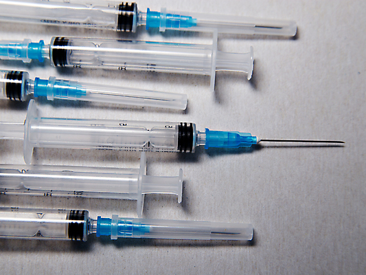 포토 JPG 해외이미지 과학 탁자 표면 건강 병원 주사기 사람없음 치료 빛 약 장비 기구 실험실 바이러스 닫기 질병 일회용 플라스틱 약국 오브젝트 주사약 테라피 고립 돌봄 백신 예방접종 인슐린 전염병 살균 해외포토 가구 의학 의료기기 모션 재질 실험 뷰티 접종 파일형식 이미지허브