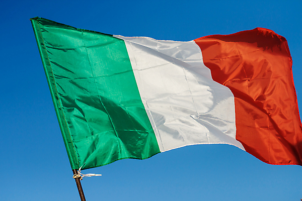 포토 JPG 해외이미지 배너 곡선 바람 기념 사람없음 덮개 깃발 실크 심볼 사인 군용 정부 표준 해외포토 자연요소 선 날씨 군대 뚜껑 직물 파일형식 이미지허브