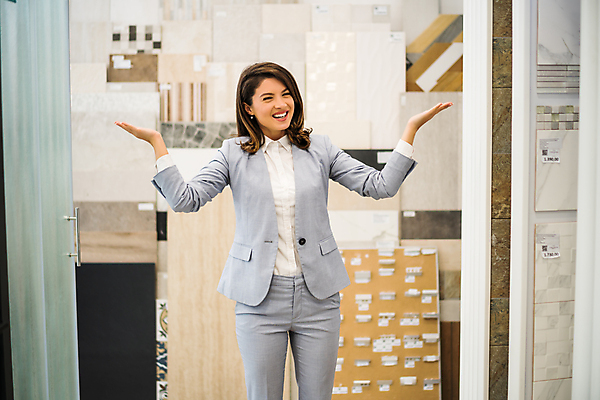 포토 JPG 해외이미지 백인 직업 응시 여자 행복 비즈니스 사업가 성공 갈색머리 실내 한명 서기 미소 사람 정장 성인 30대 상점 업무 비즈니스우먼 자신감 타일 보여주기 주인 판매원 카피스페이스 중소기업 해외포토 서양인 1 헤어스타일 시선 옷 감정 컨셉 회사 모션 표정 내부 장년 공백 작업 직장인 파일형식 이미지허브