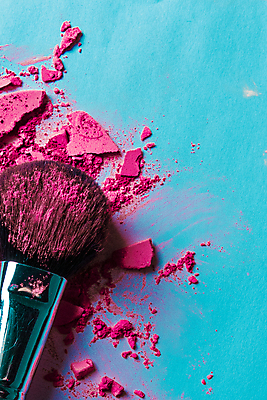 포토 JPG 해외이미지 분홍색 사람없음 뷰티 손상 붓 화려 파란배경 아이섀도 해외포토 컬러 백그라운드 컨셉 파란색 화장품 파일형식 이미지허브
