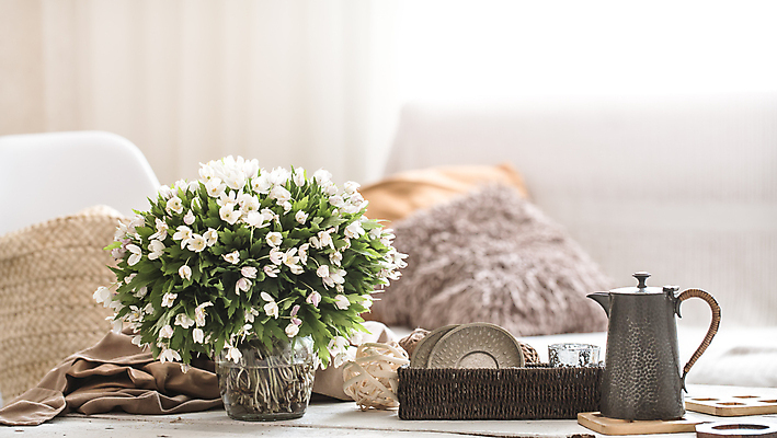 포토 JPG 해외이미지 꽃 꽃다발 쿠션 겨울 주전자 실내 사람없음 아웃포커스 꽃병 오브젝트 감성 해외포토 식물 계절 컨셉 주방용품 촬영기법 내부 파일형식 이미지허브