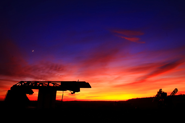 포토 JPG 해외이미지 여행 백그라운드 오렌지 자연 벽지 하늘 날씨 추상 휴가 사람없음 파란색 빛 컬러풀 뷰티 노란색 일출 어둠 기계 침묵 황혼 일몰 새벽 젖음 슬픔 분위기 야간 저녁 천국 스카이라인 빛망울 수평선 해외포토 자연요소 감정 컬러 컨셉 무늬 과일 노을 소리 생태계 파일형식 이미지허브