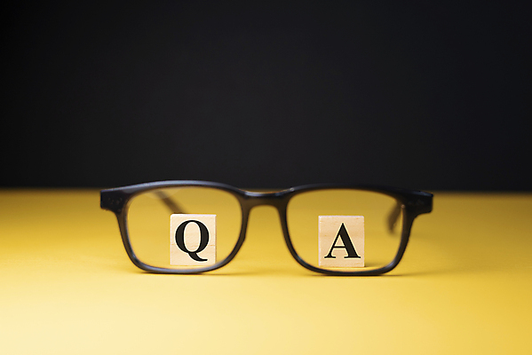 포토 JPG 해외이미지 스튜디오촬영 알파벳 안경 컨셉 인터넷 비즈니스 통신 탁자 아이디어 대화 사람없음 정보 도움 메시지 토론 질문 편지 고객 심볼 오브젝트 서비스 검색 상담 문제 온라인 해결 의문 의심 대답 마케팅 설문지 소셜 조언 지원 헬프 혼란 해외포토 영어 잡화 감정 가구 실내 말하기 파일형식 이미지허브