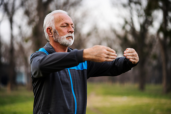 포토 JPG 해외이미지 공원 노년 남자 건강 한명 사람 야외 실버라이프 운동 스트레칭 60대 노인남자한명만 해외포토 1 라이프스타일 공공시설 성인 남자한명만 노인남자만 파일형식 이미지허브