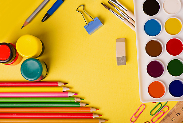 포토 JPG 해외이미지 색연필 자 사람없음 연필 펜 물감 붓 팔레트 테두리 클립 노란배경 서류집게 카피스페이스 해외포토 백그라운드 문구용품 학용품 집게 필기구 노란색 공백 미술도구 파일형식 이미지허브
