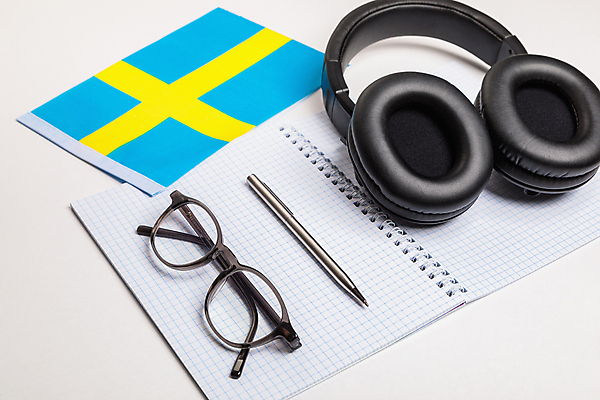 포토 JPG 해외이미지 학생 여행 컨셉 인터넷 비즈니스 통신 학교 유리 스웨덴 사람없음 스터디 글로벌 헤드폰 공책 탐험 깃발 가르침 선택 심볼 대학교 오디오 지역 해외포토 교육 음향기기 재질 문구용품 북유럽 전자제품 학습 파일형식 이미지허브