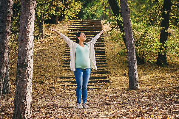 포토 JPG 해외이미지 백인 라이프스타일 응시 공원 여자 행복 잎 청소년 자연 팔벌리기 휴식 갈색머리 건강 한명 서기 미소 사람 야외 초록색 햇빛 맑음 임신 기쁨 가을 숲 만족 성인여자만 해외포토 서양인 식물 1 헤어스타일 시선 계절 공공시설 감정 컬러 컨셉 모션 날씨 표정 생활 태양 생태계 여자만 성인만 파일형식 이미지허브