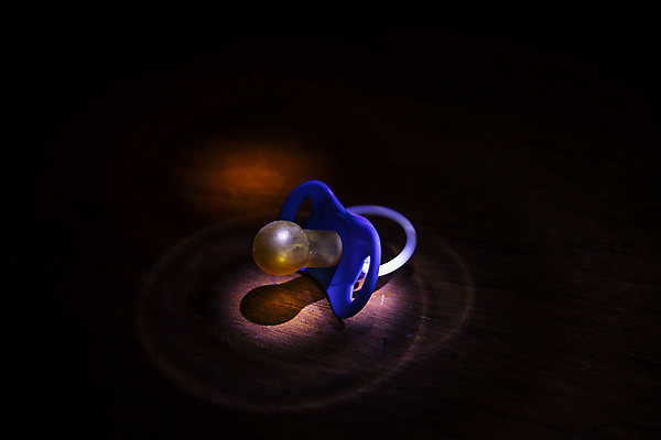 포토 JPG 해외이미지 실내 사람없음 빛 어둠 아기용품 노리개젖꼭지 해외포토 내부 오브젝트 파일형식 이미지허브