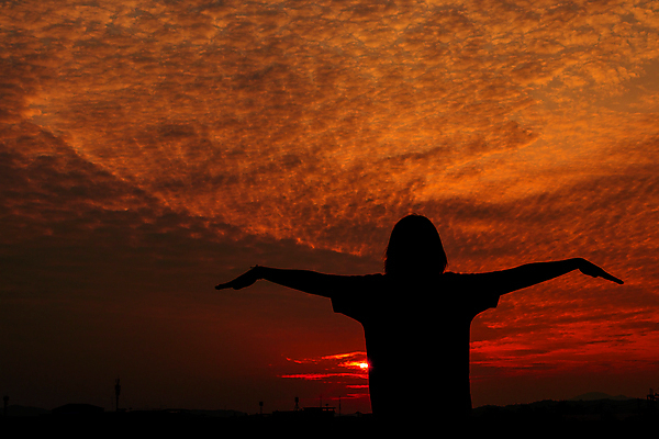 포토 JPG 해외이미지 라이프스타일 손 공원 여자 실루엣 스포츠 포즈 오렌지 요가 자연 하늘 아침 휴식 따뜻함 건강 사람 사람없음 야외 강 운동 태양 반사 노란색 일출 검은색 황혼 일몰 새벽 에너지 시골 신선 강가 날씬함 연습 해외포토 주간 자연요소 웰빙 공공시설 컬러 컨셉 과일 촬영기법 생활 신체부위 노을 몸매 생태계 파일형식 이미지허브