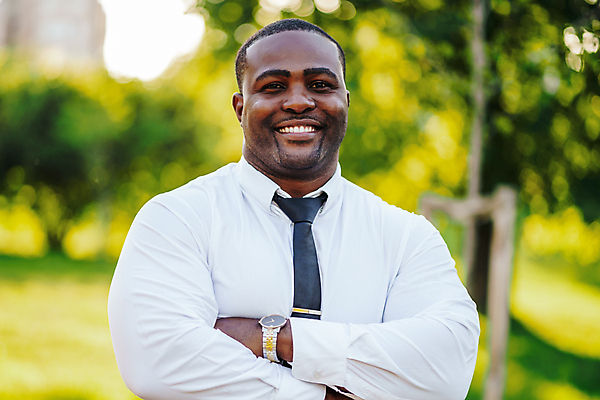 포토 JPG 해외이미지 직업 응시 공원 남자 행복 얼굴 비즈니스 자연 성공 한명 미소 인종 정장 20대 성인 야외 초록색 팔짱 검은색 직장인 비즈니스맨 전문직 해외포토 1 시선 옷 공공시설 감정 컬러 컨셉 모션 표정 사람 청년 신체부위 생태계 파일형식 이미지허브