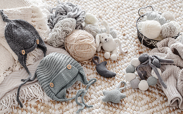 포토 JPG 해외이미지 인형 실내 사람없음 바구니 매트 뜨개질 털실 니트 흰배경 작품 실뭉치 손뜨개 핸드메이드 해외포토 백그라운드 상의 미술 취미 내부 흰색 실 파일형식 이미지허브
