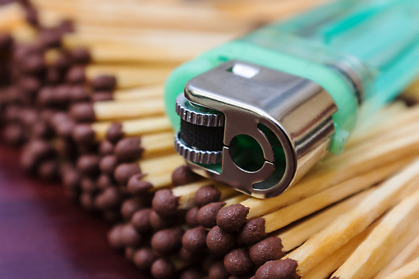 포토 JPG 해외이미지 라이프스타일 산업 백그라운드 컨셉 불 불꽃놀이 취미 사람없음 목재 초록색 빛 장난감 펜 갈색 노란색 금속 하이킹 장비 수확 공구 업무 휘발유 위험 주머니 컨테이너 플라스틱 성냥 오브젝트 연료 가스 라이터 비네팅 노려봄 부스러기 블러 옛날 점화 효과 해외포토 자연요소 나무 컬러 농업 재료 재질 놀이 레저 촬영기법 표정 생활 필기구 도구 작업 석유 파일형식 이미지허브