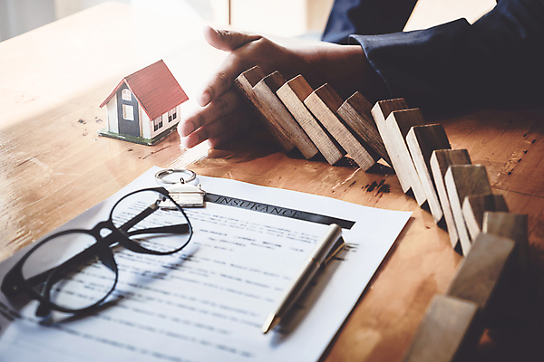 포토 JPG 해외이미지 손 안경 백그라운드 비즈니스 신체부위 사무실 펜 업무 수비 건축모형 도미노 해외포토 잡화 모션 사람 필기구 모형 작업 파일형식 이미지허브