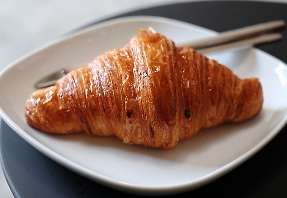 포토 JPG 해외이미지 접시 음식 빵 백그라운드 디저트 육류 요리 사람없음 갈색 식사 저녁식사 빵집 튀김 흰색 신선 달콤 맛 아침식사 설탕 심플 버터 페스츄리 해외포토 식기 컬러 컨셉 식재료 상점 파일형식 이미지허브