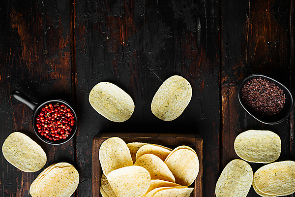 포토 JPG 해외이미지 실내 사람없음 하이앵글 감자칩 통후추 나무배경 해외포토 뷰포인트 백그라운드 내부 과자 칩_음식 후추 파일형식 이미지허브