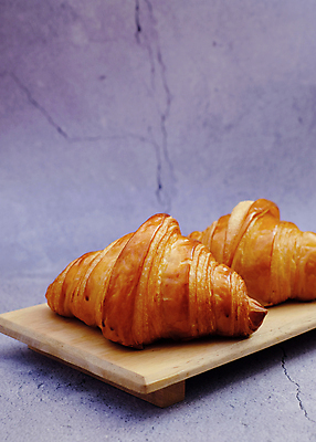 포토 JPG 해외이미지 음식 백그라운드 탁자 디저트 요리 사람없음 목재 갈색 케이크 식사 카페 빵집 껍질 흰색 신선 황금 달콤 맛 아침식사 굽기 브런치 롤 버터 프랑스어 번 페스츄리 해외포토 나무 문자 빵 컬러 가구 컨셉 재료 상점 구이 파일형식 이미지허브