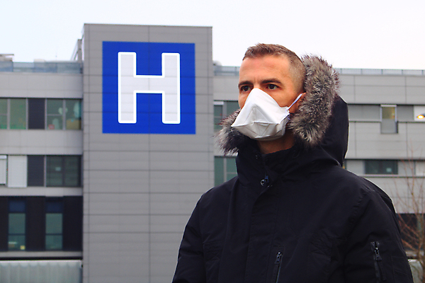 포토 JPG 해외이미지 얼굴 건강 병원 가면 마스크 한명 안전 사람 글로벌 환경 고통 열 환경오염 호흡기관 바이러스 보호 질병 위험 예방 감염 알레르기 고립 돌봄 전염병 증상 해외포토 1 감정 컨셉 의학 모션 신체부위 장기_의학 파일형식 이미지허브