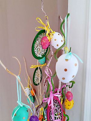 포토 JPG 해외이미지 전통 디자인 계절 꽃무늬 기념 실내 매달리기 사람없음 내부 장식 초록색 컬러풀 축제 페인트 봄 나뭇가지 축하 신용카드 우아함 닫기 부활절계란 내추럴 해외포토 나무 꽃 컬러 컨셉 무늬 모션 부활절 금융 계란 파일형식 이미지허브