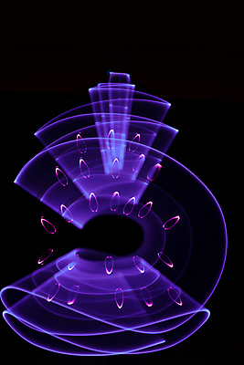 포토 JPG 해외이미지 모양 디자인 선 백그라운드 이동 패턴 곡선 벽지 추상 미래 창조 미술 사람없음 그래픽 장식 빛 컬러풀 보라색 검은색 어둠 활발 에너지 램프 칼 역동적 네온 공상 광 스타일 주도 카피스페이스 효과 해외포토 컬러 컨셉 무늬 문화예술 조명 공백 예절 파일형식 이미지허브