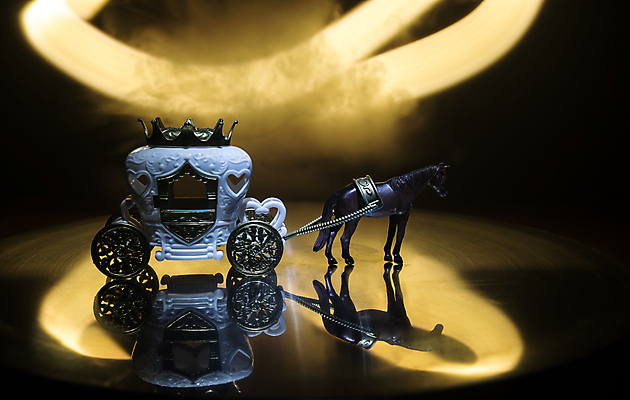 포토 JPG 해외이미지 전통 유럽 여행 백그라운드 크리스마스 창문 교통시설 동화 휴가 왕관 조명 요정 사람없음 장식 빛 장난감 검은색 어둠 카트 미니어처 할로윈 수확 골동품 흰색 축하 바퀴 중세 역사 황금 야간 왕 복고 마차 공상 여왕 옛날 왕국 해외포토 자연요소 기념일 나라 교통수단 컬러 교통 컨셉 농업 모형 시설 파일형식 이미지허브