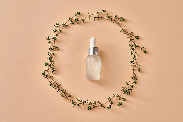 포토 JPG 해외이미지 실내 사람없음 하이앵글 뷰티 오일 아로마테라피 원형프레임 백리향 앰플 에센스 아로마오일 코랄배경 해외포토 음식 뷰포인트 백그라운드 프레임 내부 화장품 원형 오일_화장품 테라피 파일형식 코랄 이미지허브