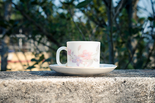 포토 JPG 해외이미지 나무 라이프스타일 음료 음식 백그라운드 자연 탁자 하늘 아침 휴가 휴식 주택 사람없음 야외 컵 컬러풀 햇빛 태양 일몰 봄 카페 머그컵 발코니 신선 도시 아침식사 커피잔 9월 컵받침 향기 카푸치노 에스프레소 일요일 10월 라떼 모카 해외포토 주간 자연요소 식물 식기 계절 커피 컬러 가구 컨셉 잔 건물 생활 노을 상점 식사 날짜 받침대 생태계 냄새 요일 파일형식 이미지허브