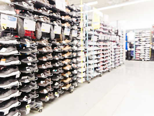 포토 JPG 해외이미지 라이프스타일 백그라운드 운동화 신발 실내 사람없음 내부 상점 시장 상품 소프트포커스 쇼핑몰 통로 보케 마트 슈퍼마켓 블러 블러효과 신발가게 해외포토 촬영기법 생활 파일형식 효과 이미지허브