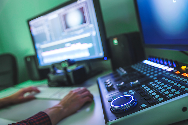 포토 JPG 해외이미지 디자인 산업 실내 창조 사람없음 내부 모니터 텔레비전 소리 방 자르기 영화관 오디오 방송 동영상 멀티미디어 마케팅 섞기 프로듀서 프로젝트 프리랜서 스타일 해외포토 직업 모션 전자제품 컴퓨터 극장 파일형식 이미지허브