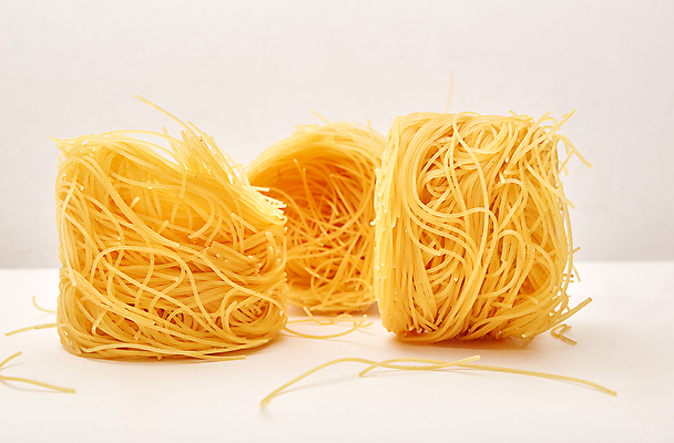 포토 JPG 해외이미지 전통 문화 음식 백그라운드 곡선 다이어트 재료 건조 파스타 건강 스파게티 요리 사람없음 노란색 계란 식사 저녁식사 이탈리아 흰색 신선 면 그룹 중앙 둥지 밀 지중해 먹기 오브젝트 국수 날것 밀가루 노른자 흙더미 고립 깨짐 마카로니 생식 줄서기 채식주의자 페투치네 핸드메이드 탈리아텔레 해외포토 유럽 선 바다 컬러 컨셉 모션 곡류 서양음식 알 흙 면류 가루 채식 파스타면 파일형식 더미 이미지허브